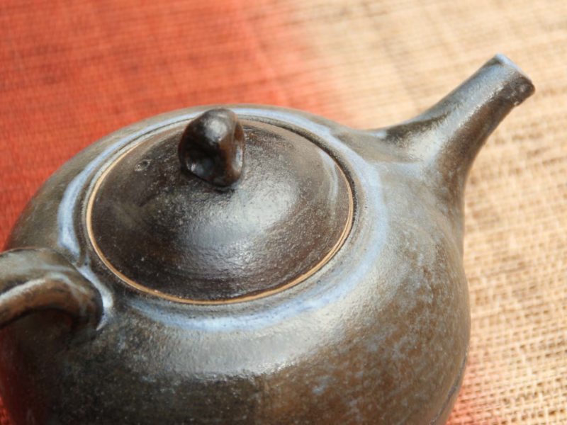 陶器の黒釉コーヒーポットとドリッパー - 【おとなの和食器屋 さんすい