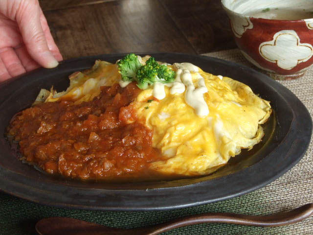 黒釉しのぎ大皿