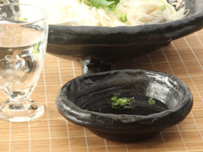 黒釉野の小鉢