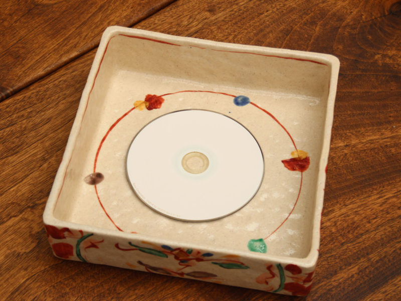 赤絵花舞重箱/陶器の重箱（3段） - 【おとなの和食器屋 さんすい通販