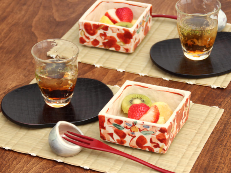 角有伊の蓋付き朱色小鉢 箱付き 角有伊の蓋付き朱色小鉢 箱付き