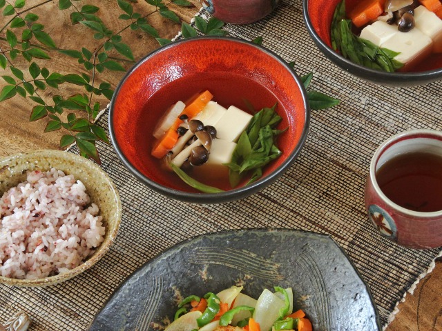 赤絵あけぼの中鉢 - 【おとなの和食器屋 さんすい通販本店】