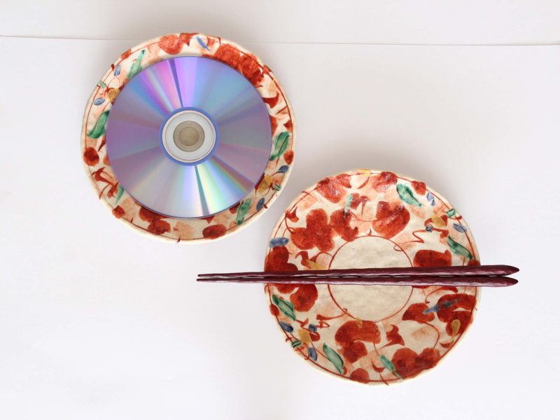 赤絵花舞小皿 - 【おとなの和食器屋 さんすい通販本店】