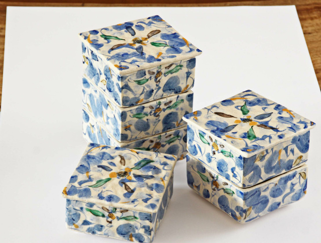 えびいち　庄三造　赤絵　花鶴人物文　菓子器　鉢　時代箱付　V　R6788F 赤絵花舞蓋付き角小鉢 - 【おとなの和食器屋 さんすい通販本店】