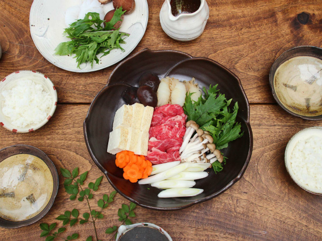 黒釉花の平土鍋/耐熱耐火和食器 - 【おとなの和食器屋 さんすい通販本店】