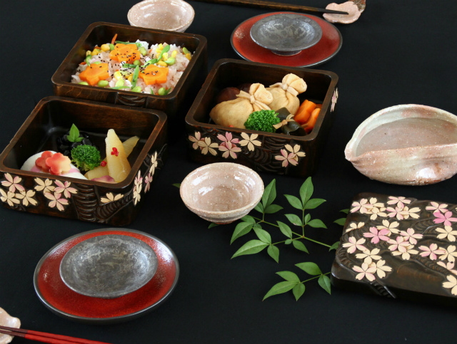 木製 草木彫 姫三段重箱「桜」川添日記 - 【おとなの和食器屋 さんすい 