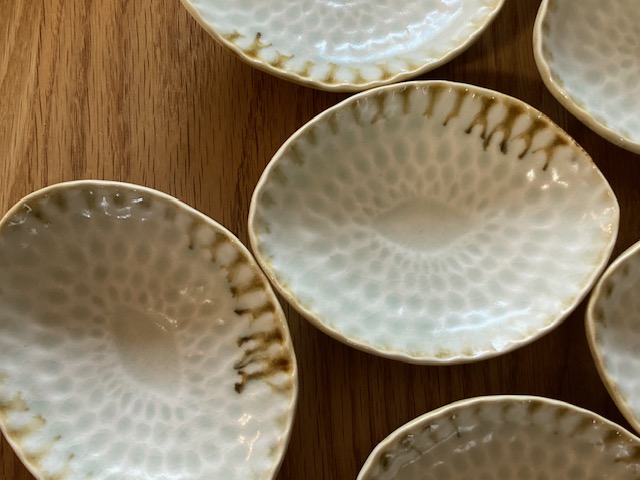 灰釉レモンの楕円小皿（磁器） - 【おとなの和食器屋 さんすい