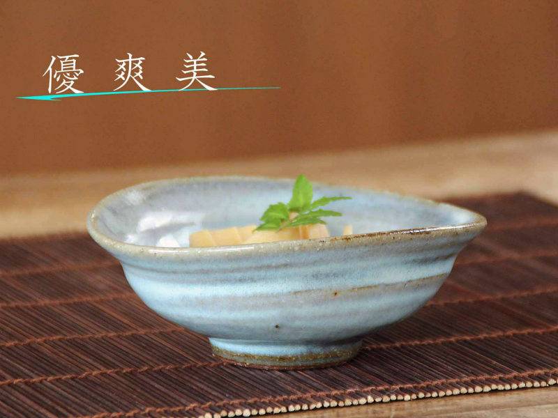青白釉たわみ浅小鉢