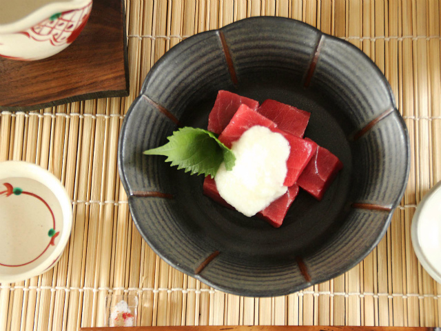 食器】黒地にお花の大皿
