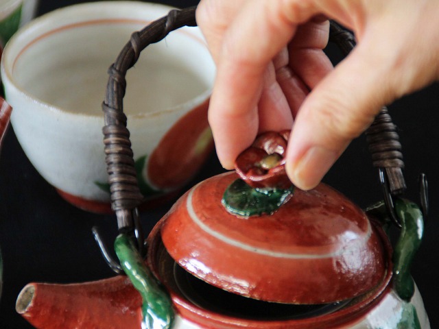 赤絵花一輪土瓶湯飲みセット - 【おとなの和食器屋 さんすい通販
