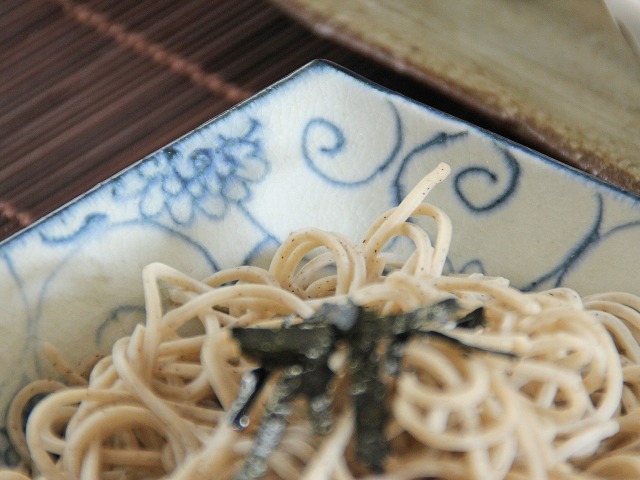 呉須花唐草角中鉢 - 【おとなの和食器屋 さんすい通販本店】