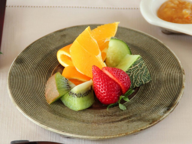 墨釉線引平丸小皿 - 【おとなの和食器屋 さんすい通販本店】