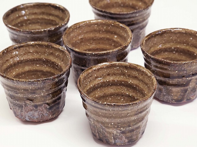 萩焼木灰釉けずり蕎麦猪口 - 【おとなの和食器屋 さんすい通販本店】