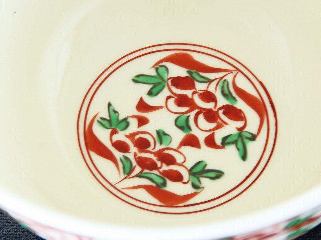 赤絵乳白磁草花紋丼【SANSUI】 - 【おとなの和食器屋 さんすい 赤絵乳白磁草花紋丼【SANSUI】 - 【おとなの和食器屋 さんすい