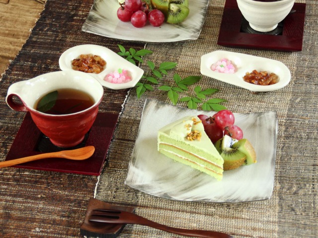 あなたにおすすめの商品 粉引刷毛目四角中皿 - 【おとなの和食器屋 さんすい通販本店】 食器