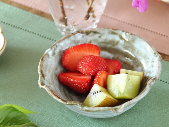 白萩　蝋抜鉢　萩焼　共箱 萩白釉取り鉢ペア（化粧箱）｜萩焼窯元 萩陶苑 椿秀窯 ギフト